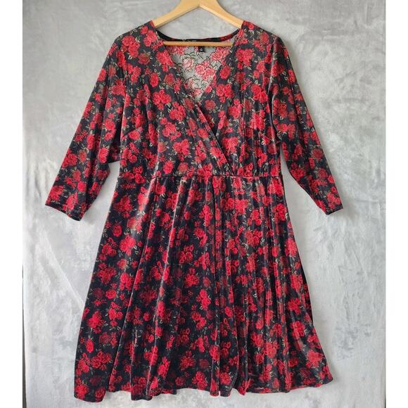 Torrid Velvet Dress Womens Size 2X Black Red Rose Print Soft Stretch Fit Flare - Picture 2 of 9